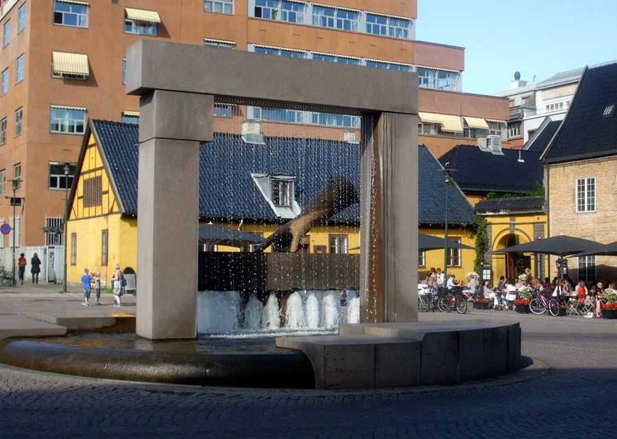 King Christian IV's hand statue on Oslo's Christiania torv.