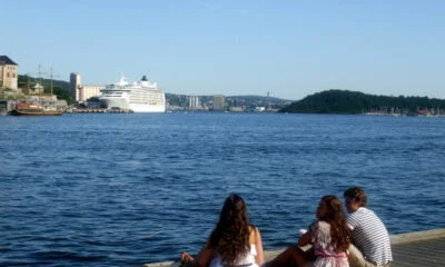 People watching out over Pipervika from Aker Brygge, Oslo