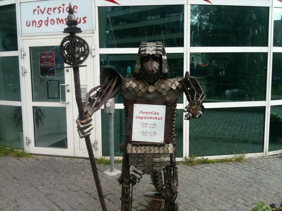 Random statue outside Grønland T-banestasjon