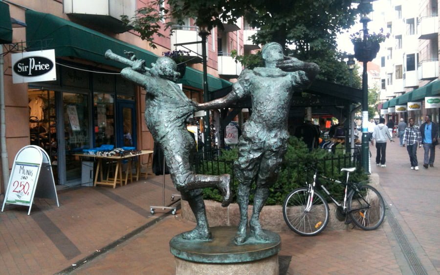 Statues in Grønlands Torg, Oslo