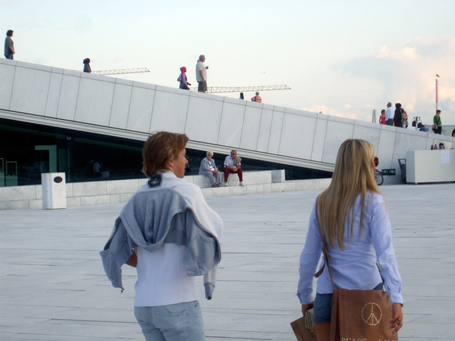 People enjoying the surroundings of Oslo Operahuset
