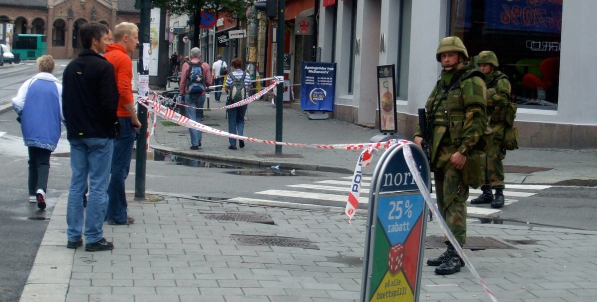 Norwegian army soldiers guarding the Oslo bomb site