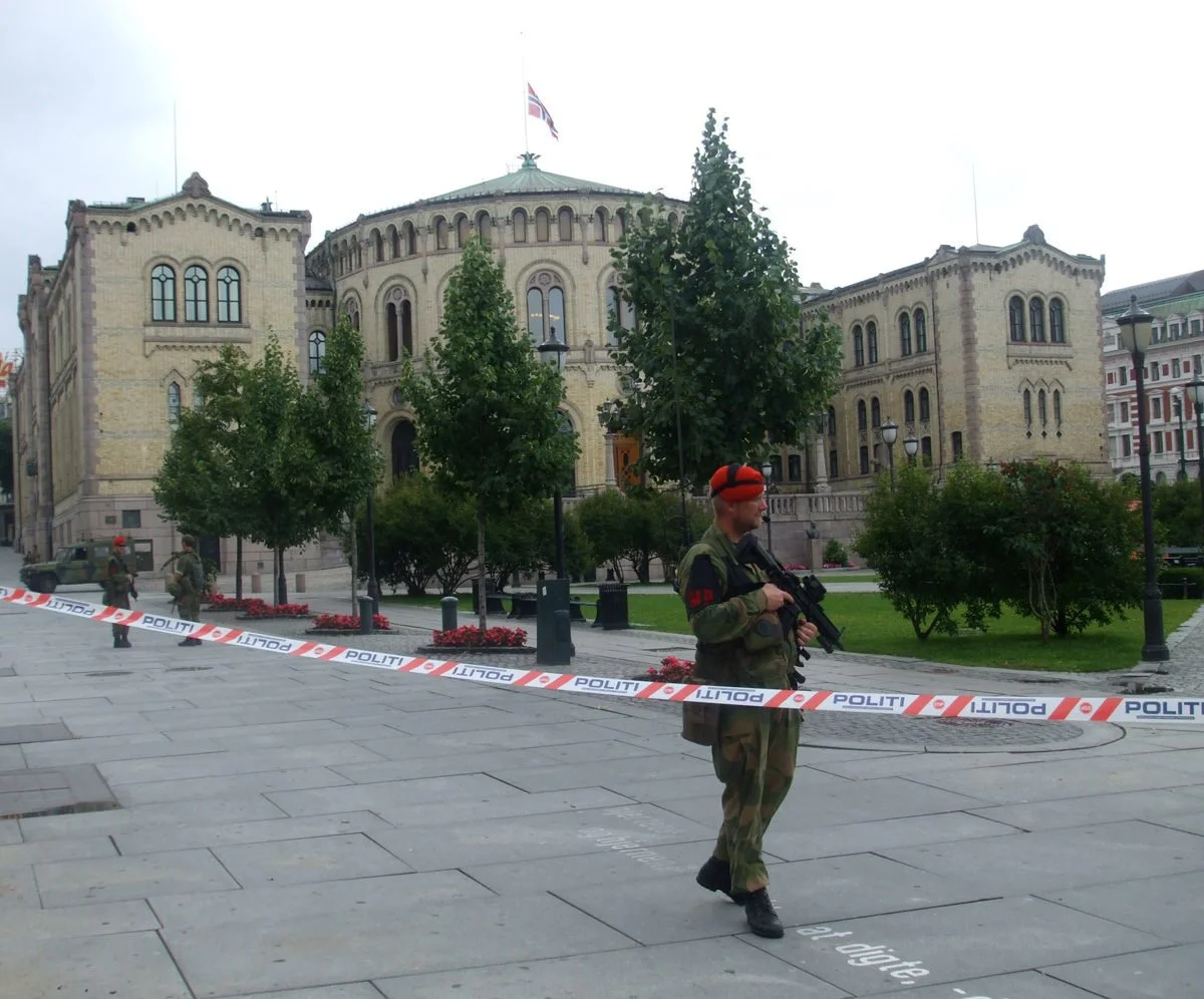 An armed soldier in front of Oslo's Stortinget