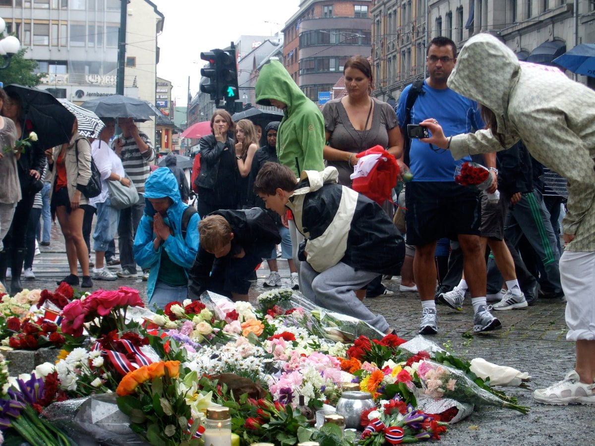 Remembering the dead outside Oslo Cathedral