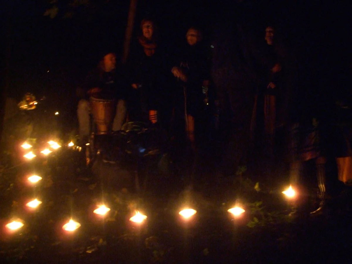 Candlelit choir performance at Kubaparken