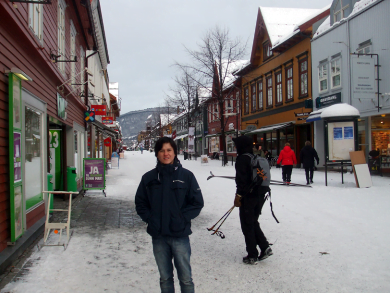 Gerry on a cold Storgata in Lillehammer