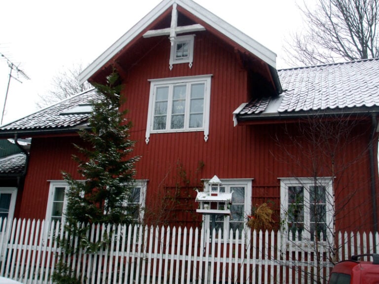 Red wooden house in Kampen