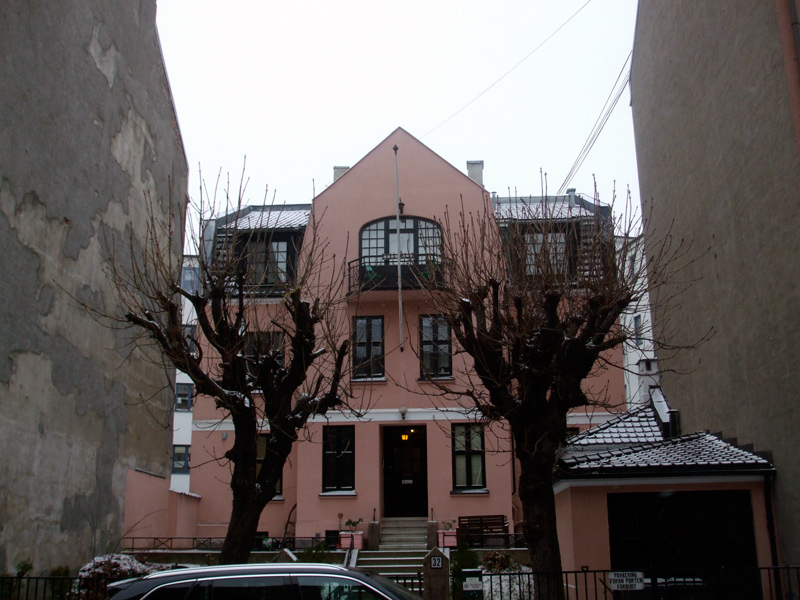 kampenoslo5 Pink building in Kampen, Oslo