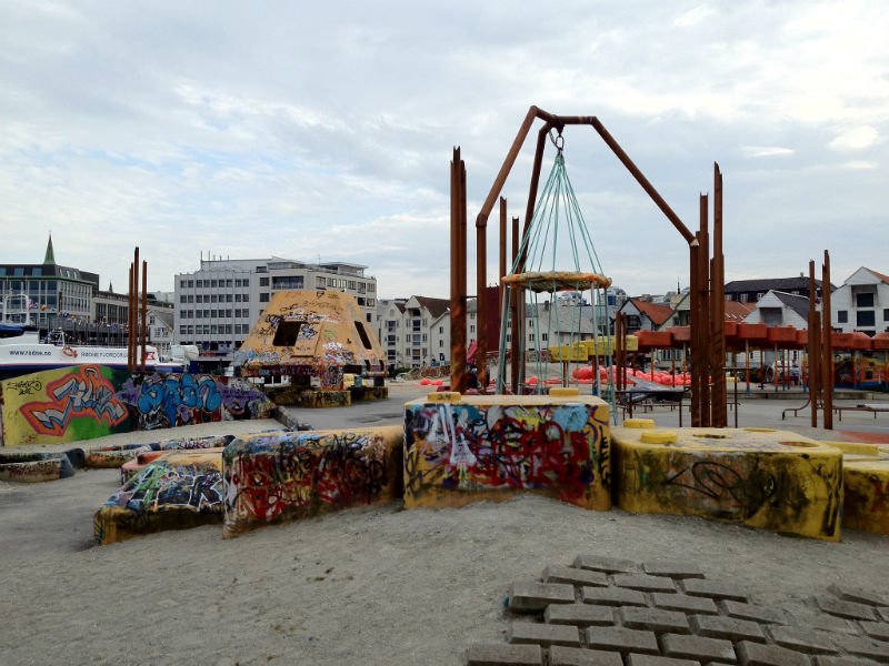 GeoPark outside the Oil Museum. Photo: David Nikel.