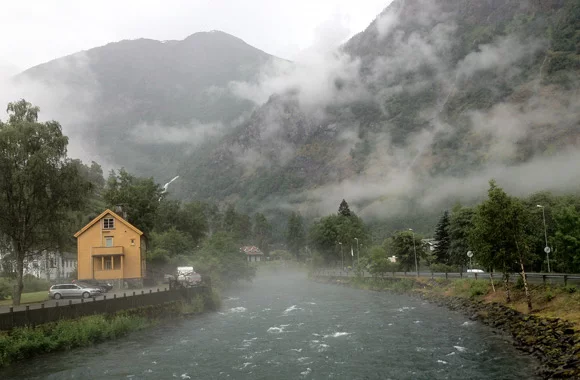 An eerie evening in Flåm