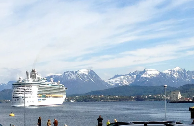 Cruise ship leaving port