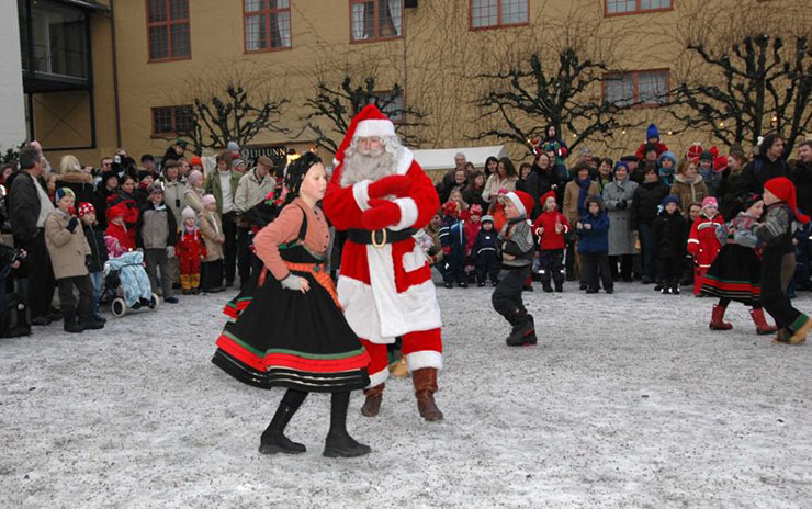 Santa dancing at Oslo's Folk Museum