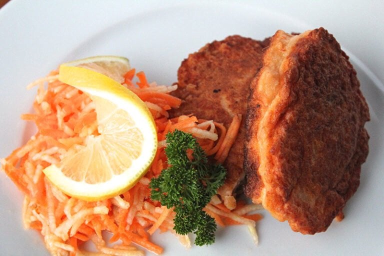 Salmon fishcakes with apple and carrot salad