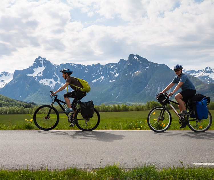 Healthy cyclists in the Norwegian mountains