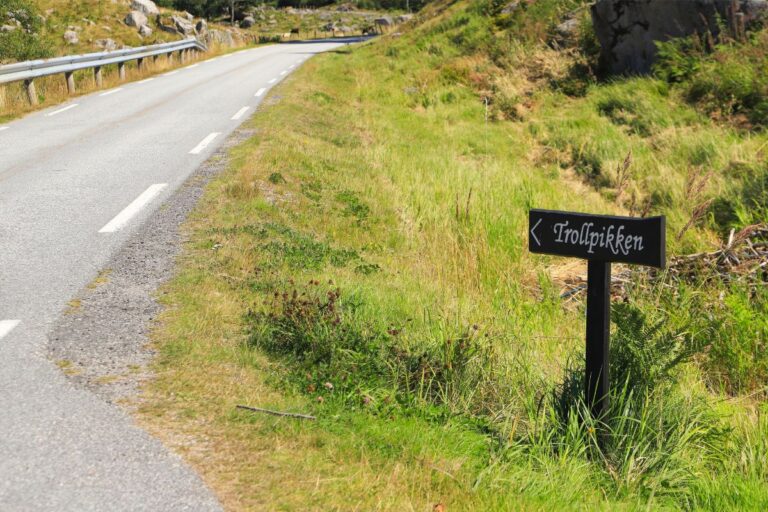 Marker for the Trollpikken hiking trail.