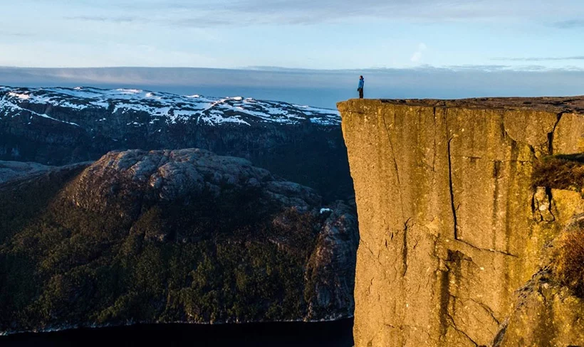 The popular tourist attraction in Norway, Preikestolen, has a crack and could collapse