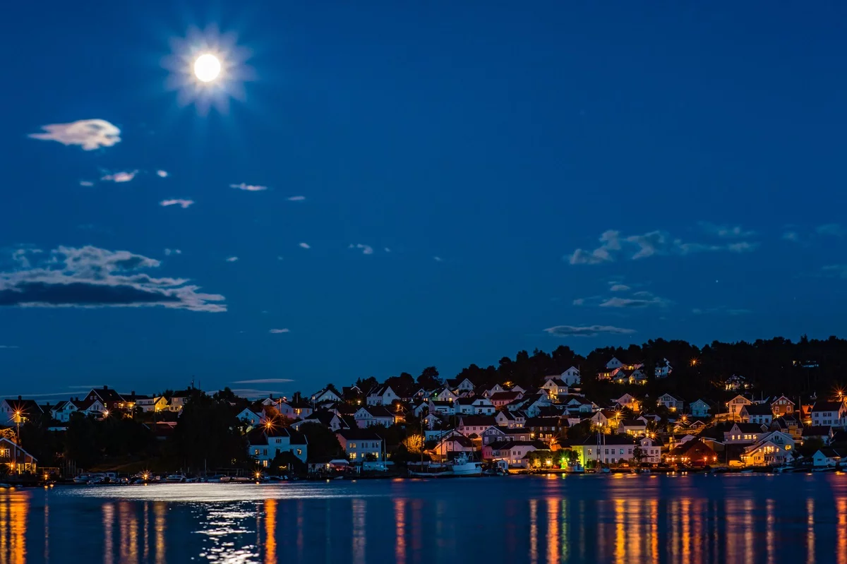 Kolbjørnsvik at night