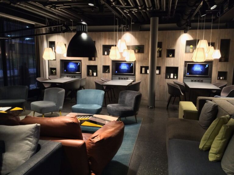 Lobby of Comfort Hotel Xpress Central Station in Oslo. Photo: David Nikel.