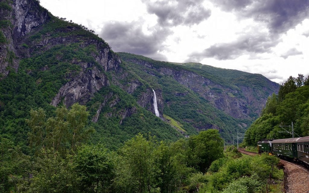 Train journey through the Flåm valley