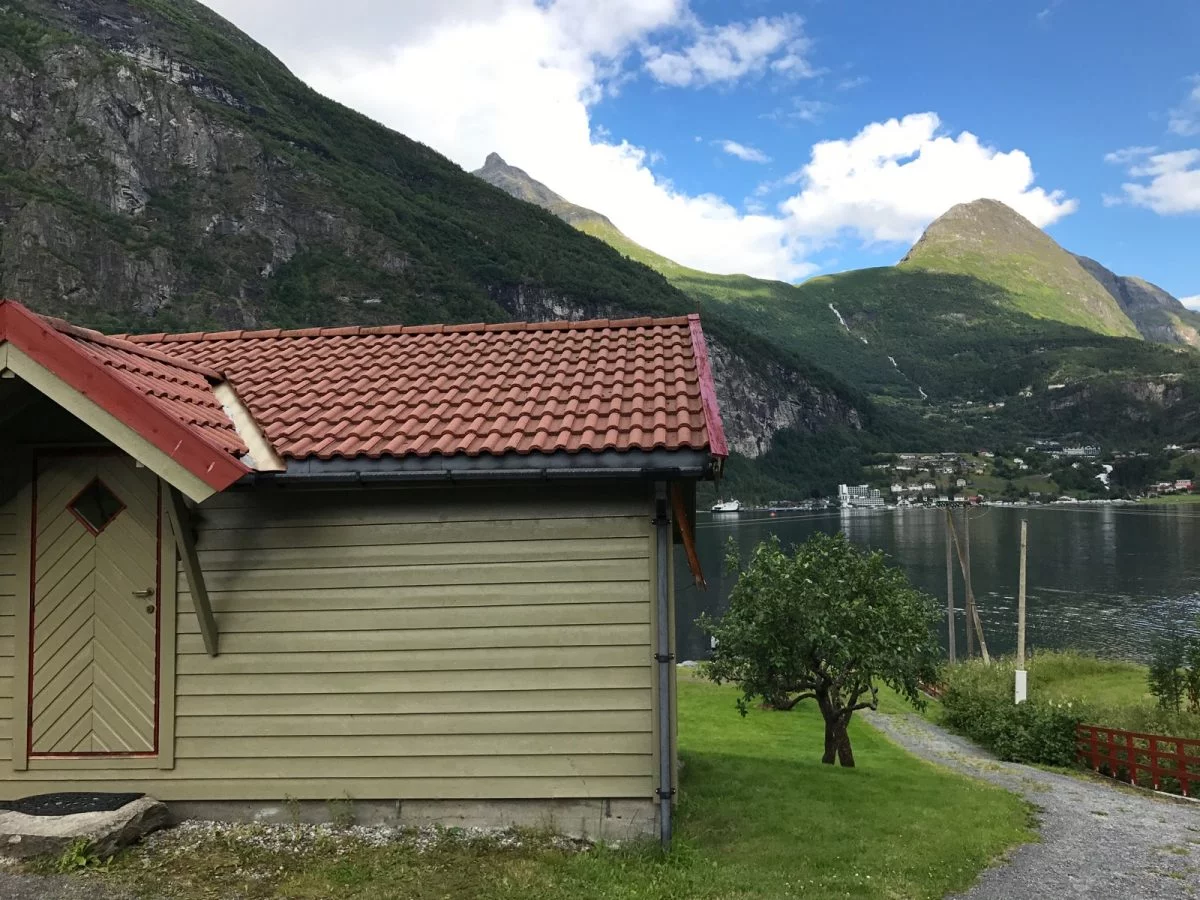 Geiranger fjordside cabins