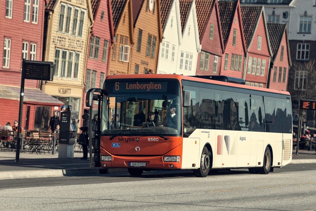 Bus at Bryggen. Photo: Skyss.