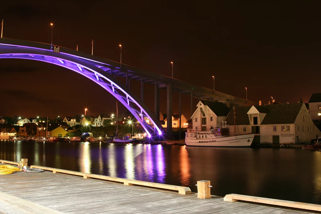 Haugesund bridge by night