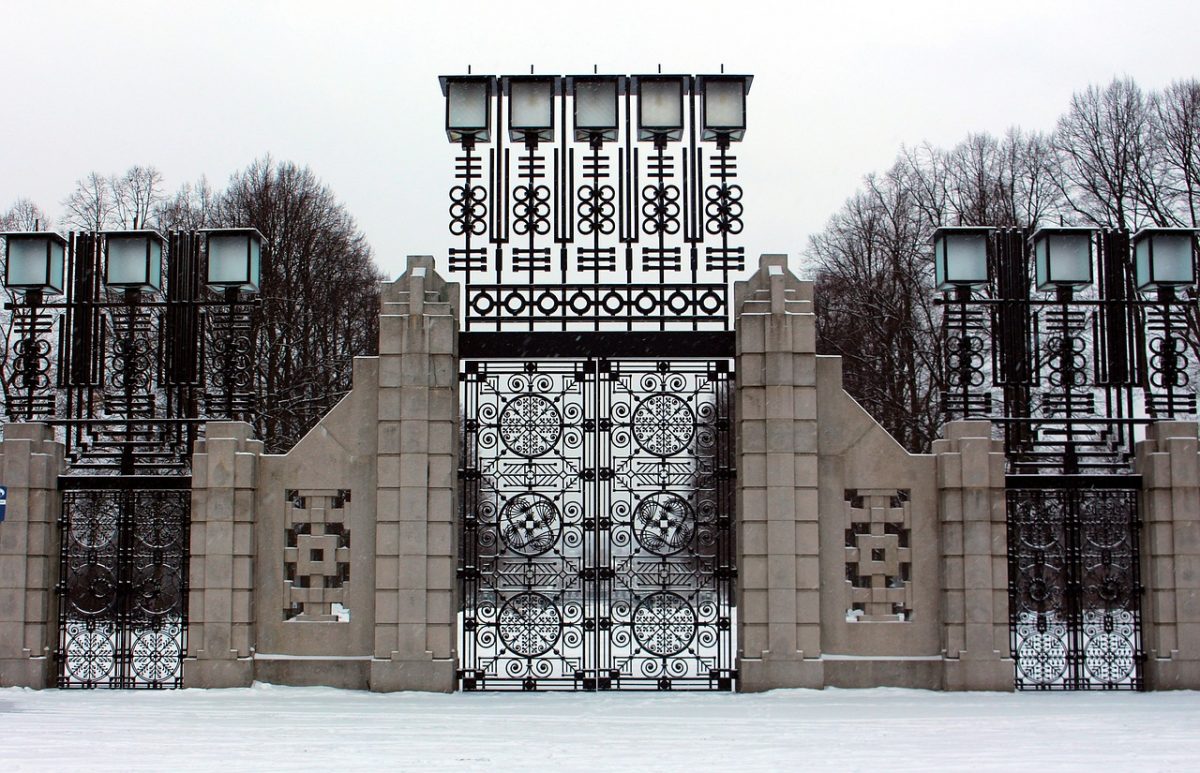 Vigeland Park gates in winter