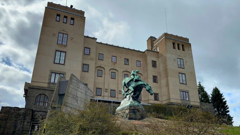 Exterior of Kongshavn Videregående Skole (KVS) in Oslo. Photo: David Nikel.
