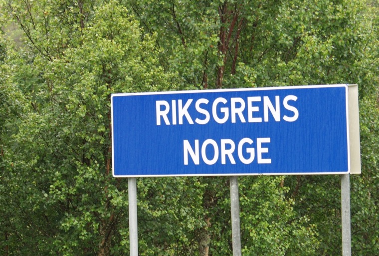 Sign at the Norwegian road border
