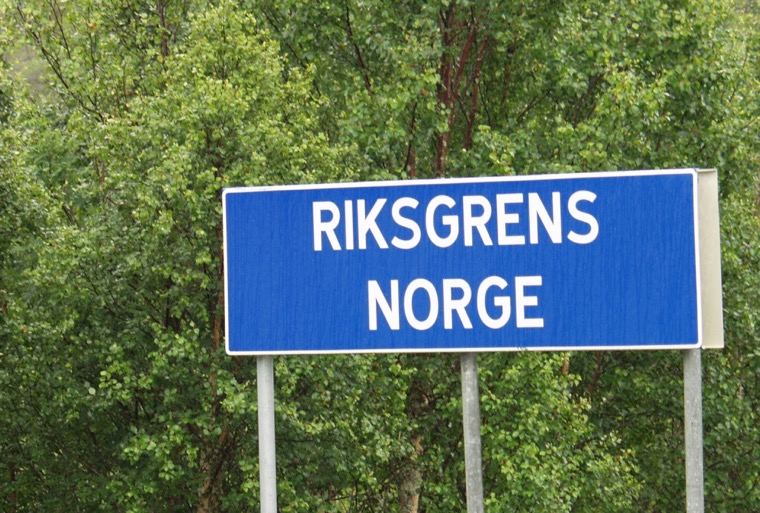 Sign at the Norwegian road border