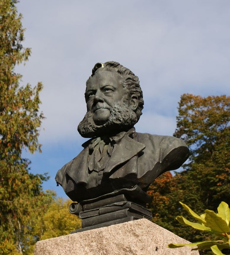 Henrik Ibsen statue