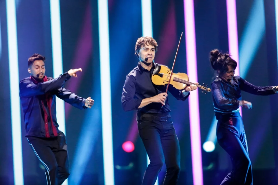 Alexander Rybak performing at Eurovision for Norway