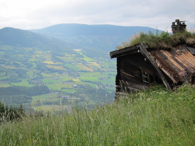 The Pilgrim Trail of Norway crosses mountains.