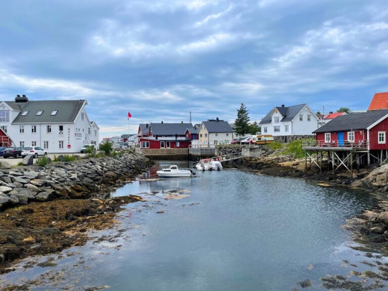 Peaceful scene in Henningsvær, Lofoten. Photo: David Nikel.