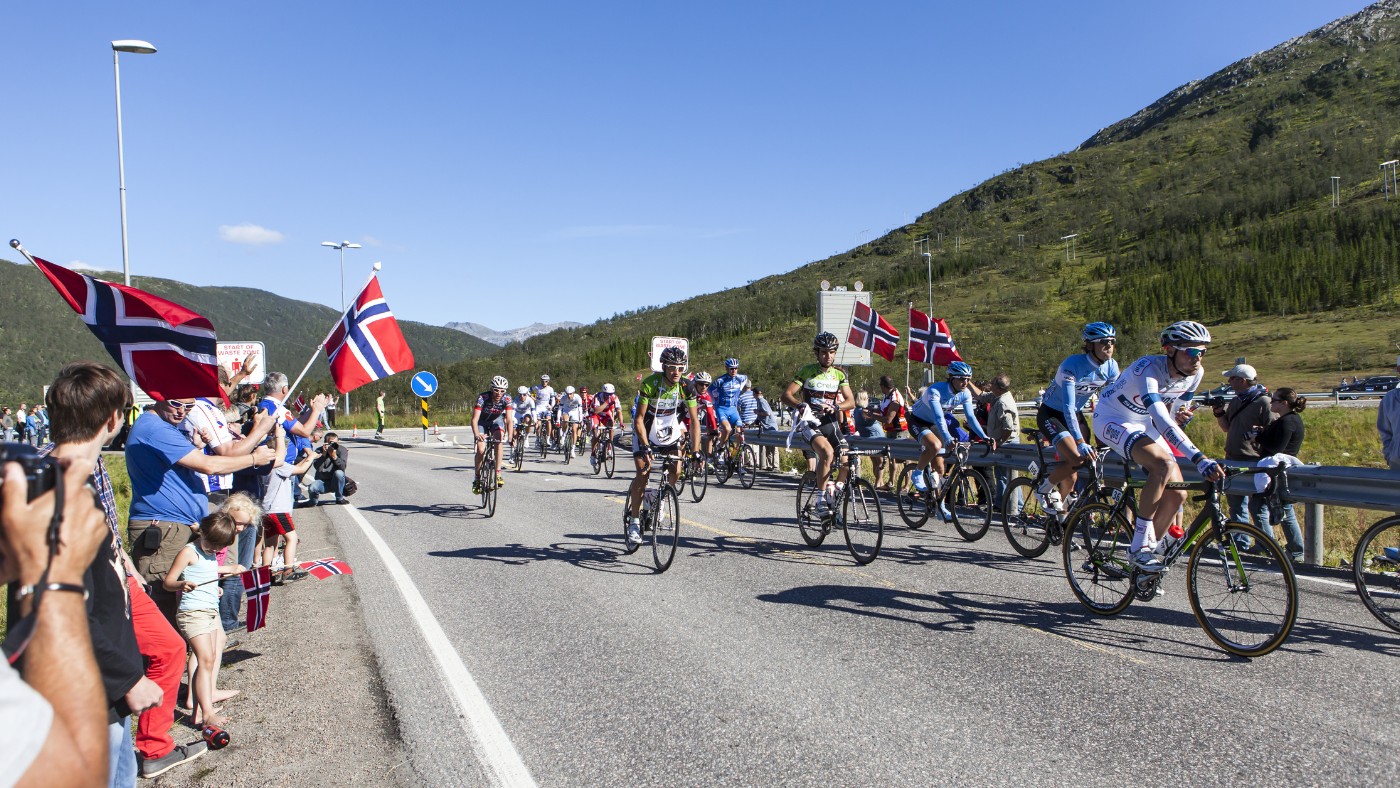 Locals supporting cyclists in the Arctic Race of Norway. Photo: T.Lagerwall / Shutterstock.com.
