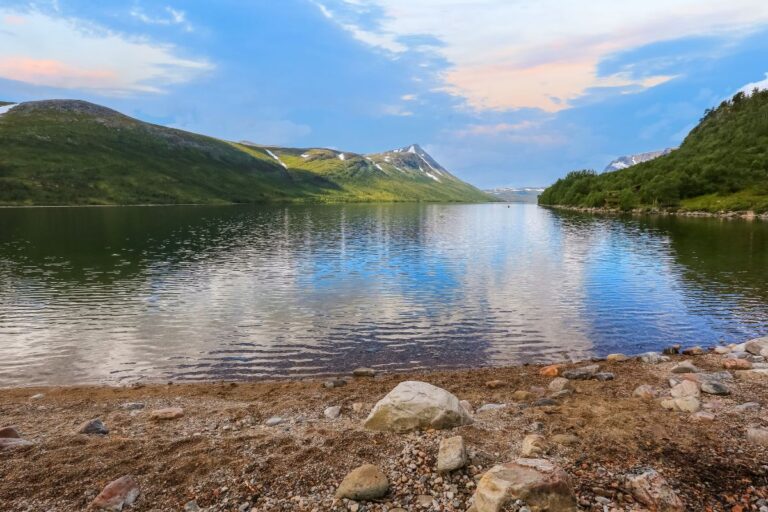 Gjevillvatnet, a lake in the municipality of Oppdal, Norway.
