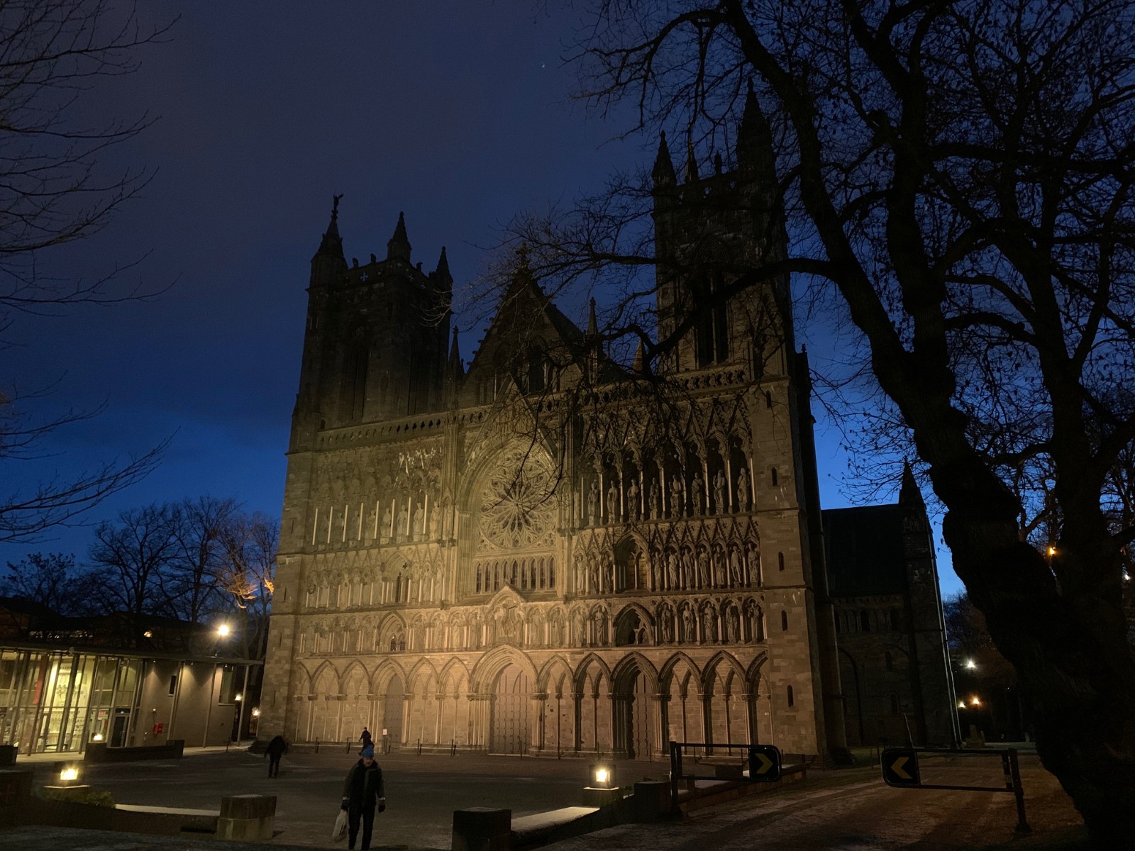 Nidaros Cathedral in indigo light. Photo: David Nikel.