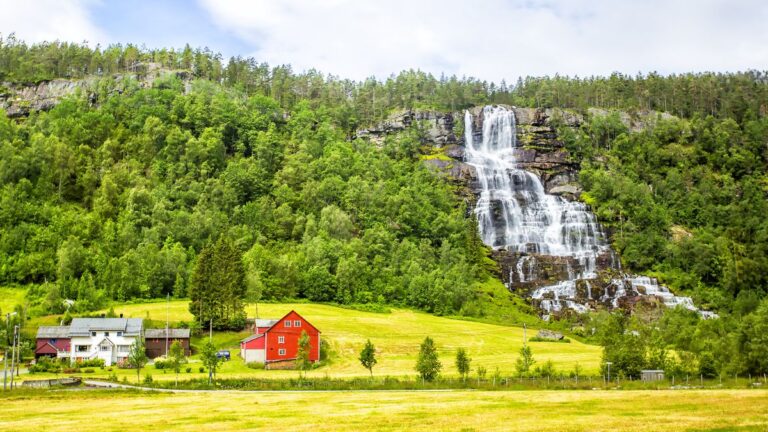 Tvindefossen waterfall.