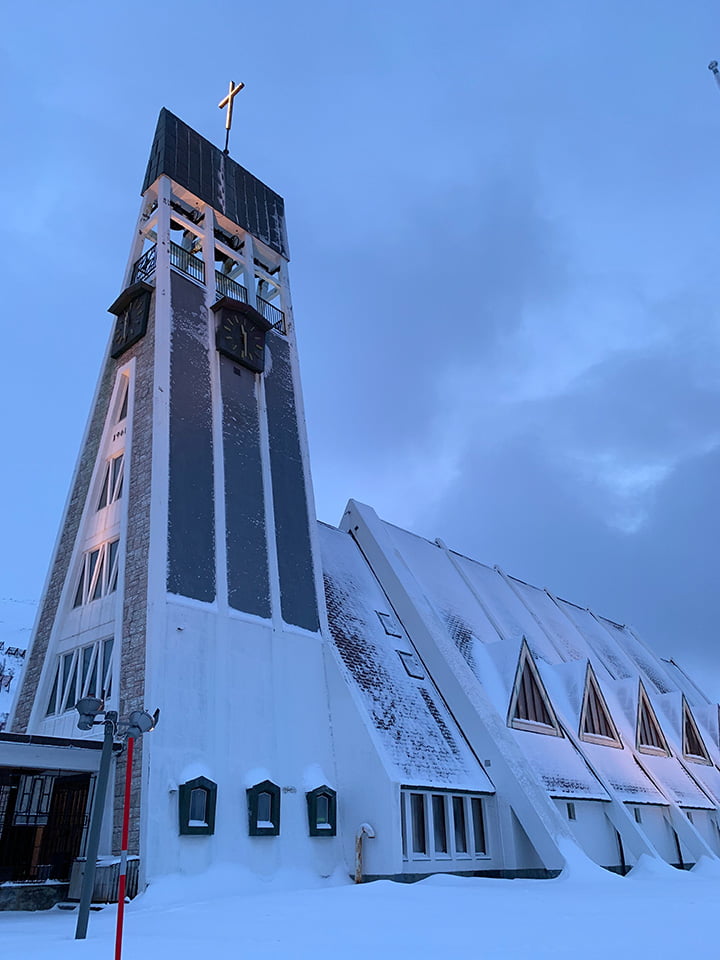 Hammerfest kirke up close