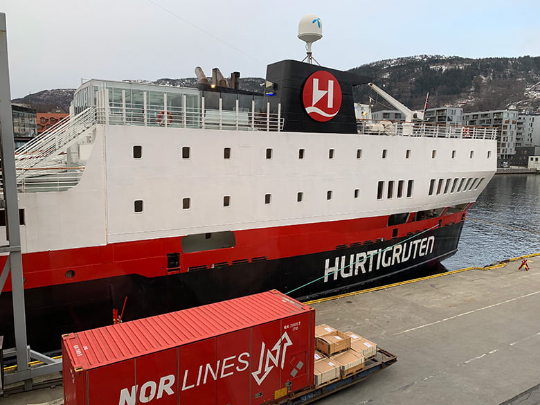 Ankomst av Hurtigruten i Bergen, Norge