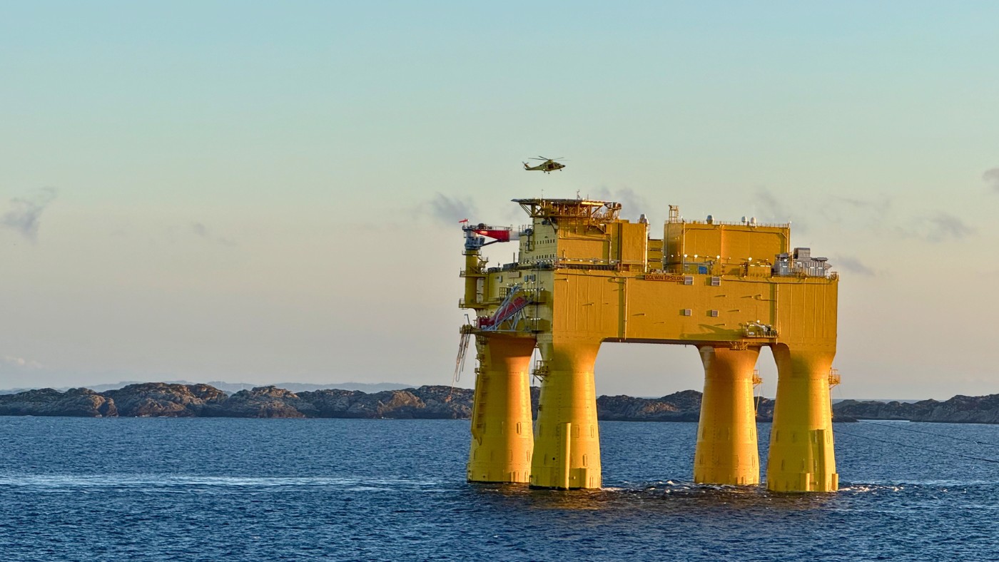 The HVDC offshore wind converter platform DolWin epsilon in Haugesund, Norway. Photo: David Nikel.
