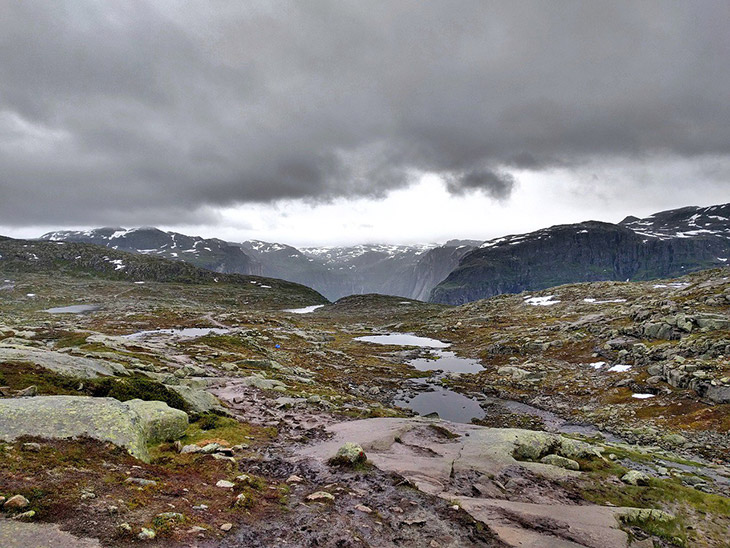 Hiking around the Sørfjord area