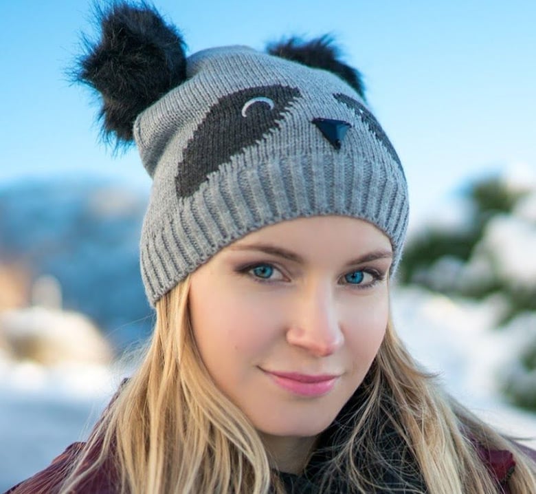 Sara Marie Lawler is a Norwegian beauty vlogger