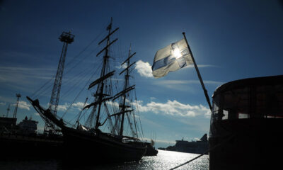 Boat in Helsinki flying the Finnish flag