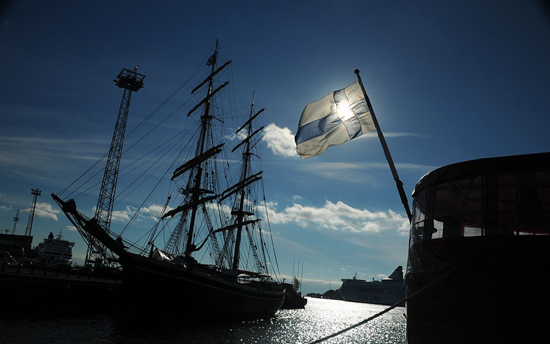 Boat in Helsinki flying the Finnish flag