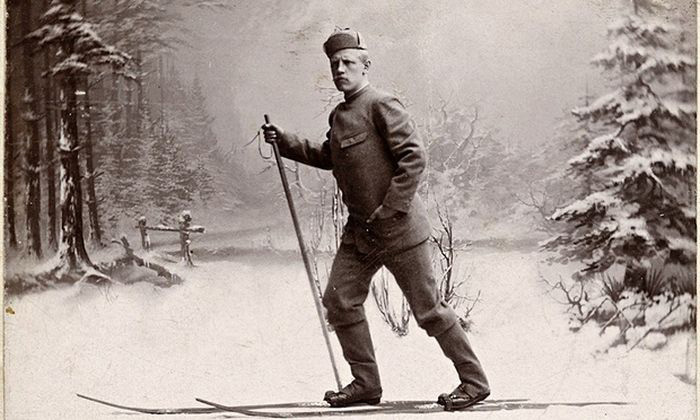 Fridtjof Nansen skiing