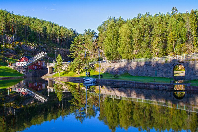 The sunny Telemark canal