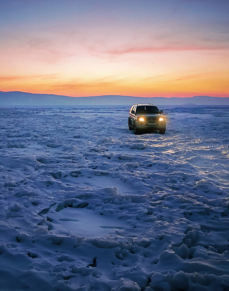 Winter driving on snow in Norway