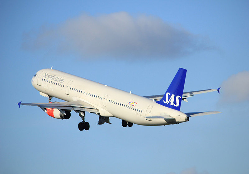 SAS aircraft taking off from Amsterdam