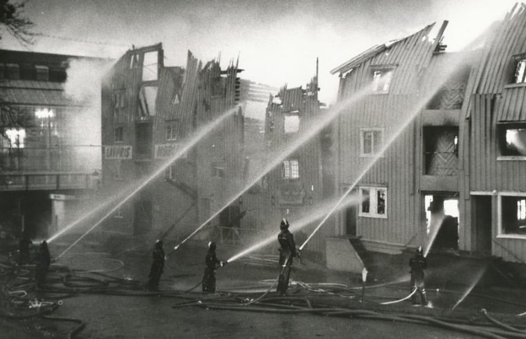 Trondheim’s Kjøppmannsgata burns in 1983.